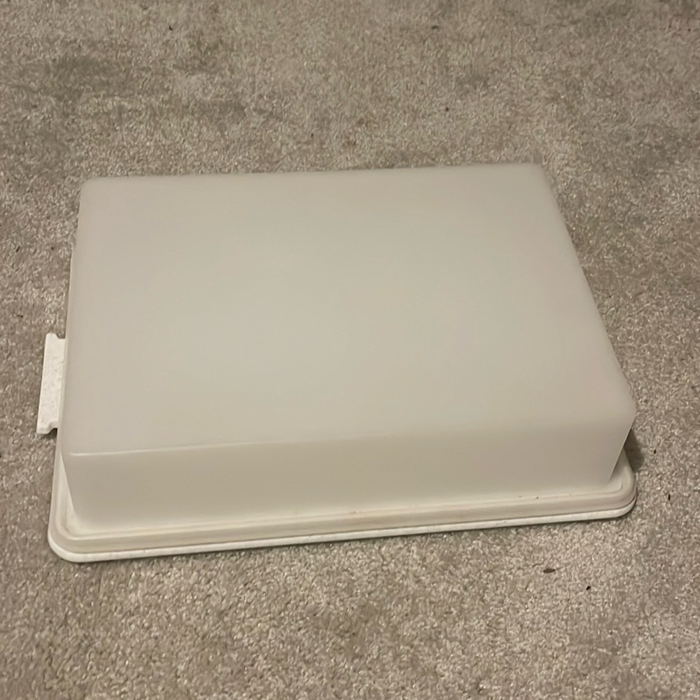 Tupperware rectangle cake taker